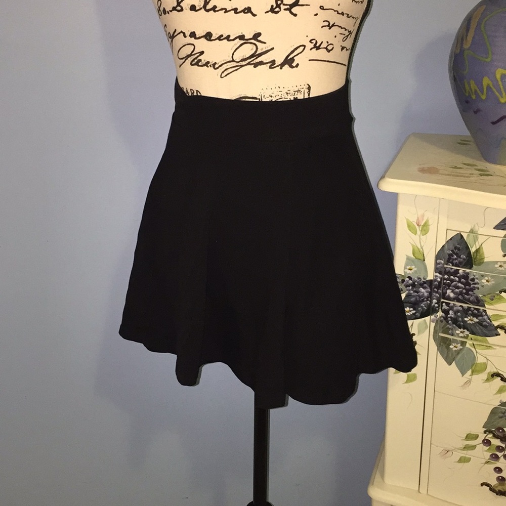 5 for 20.00 2 Juniors Skirts.